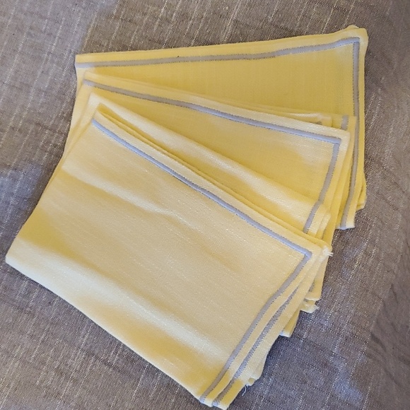 15 Piece Yellow & Gray Linen Placements Runner & Napkins - Picture 1 of 7